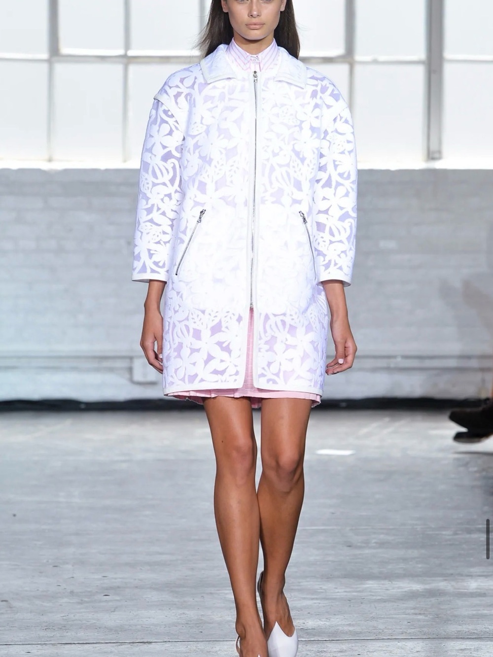❤️ TANYA TAYLOR Runway 2014 White Floral Laser-Cut Zip Front Coat